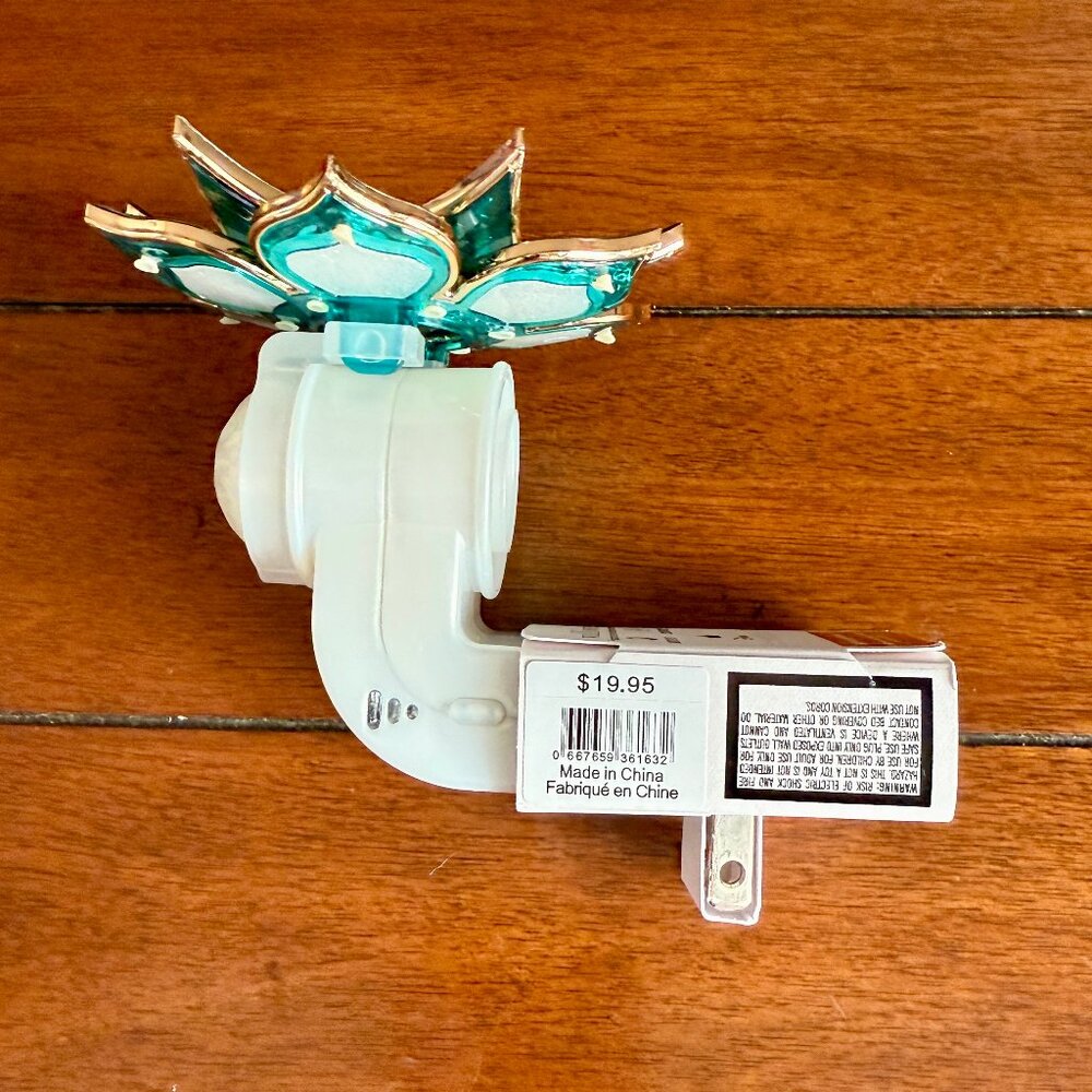 NEW JASMINE DISNEY PRINCESS Light Up & Scent Control Plug-In Bath & Body Works - Picture 3 of 4